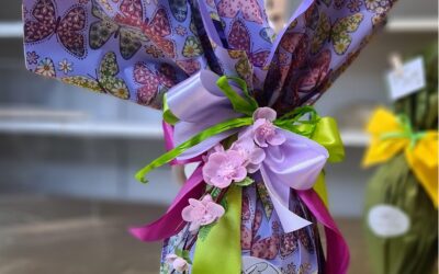 Uovo farfalle viola 2025